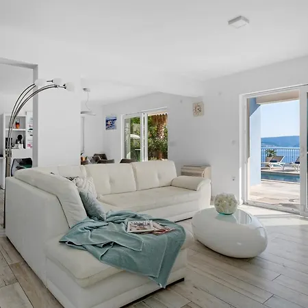 Seafront Azzurro With Heated Pool Stanici