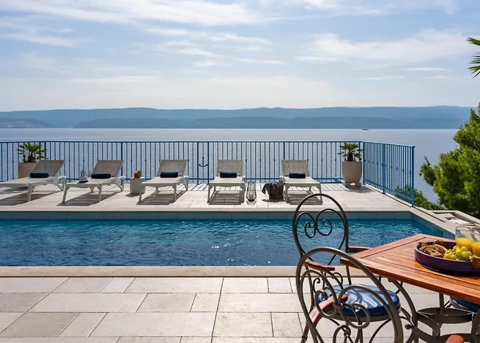 Villa Seafront Azzurro With Heated Pool