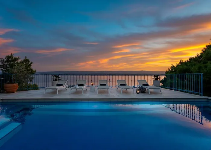 Seafront Azzurro With Heated Pool Villa