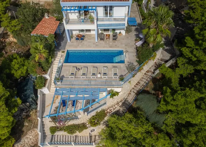Villa Seafront Azzurro With Heated Pool