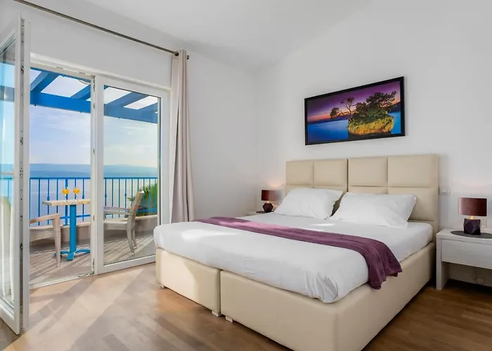 Seafront Azzurro With Heated Pool *