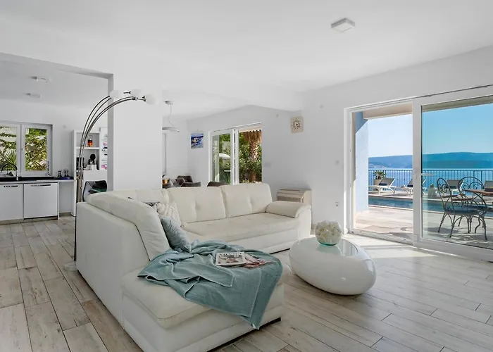 Seafront Azzurro With Heated Pool Stanici