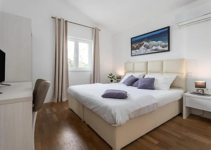 Seafront Azzurro With Heated Pool *