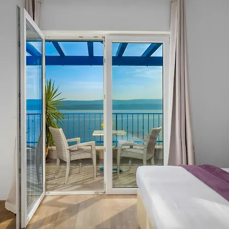 Seafront Azzurro With Heated Pool *