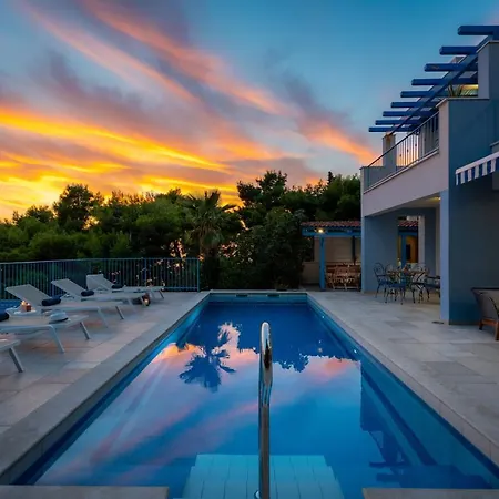 Villa Seafront Azzurro With Heated Pool *