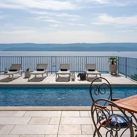 Villa Seafront Azzurro With Heated Pool