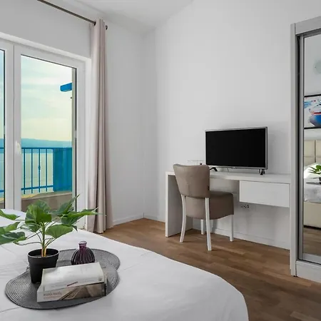 Seafront Azzurro With Heated Pool *