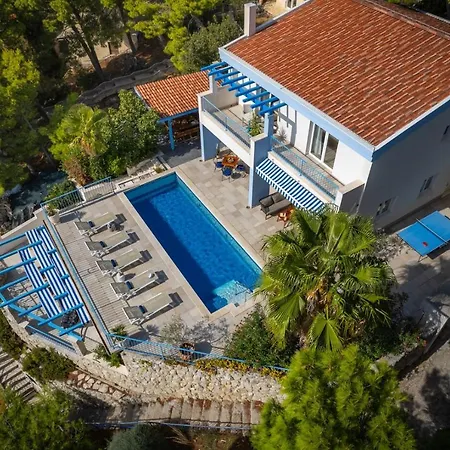 Villa Seafront Azzurro With Heated Pool Stanici