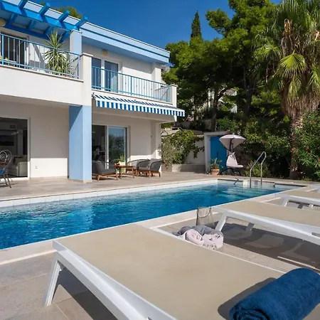 Villa Seafront Azzurro With Heated Pool