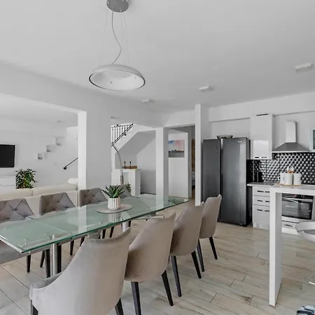 Seafront Azzurro With Heated Pool * Stanici