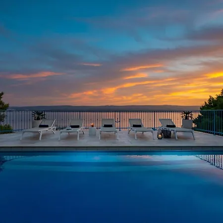 Seafront Azzurro With Heated Pool Villa