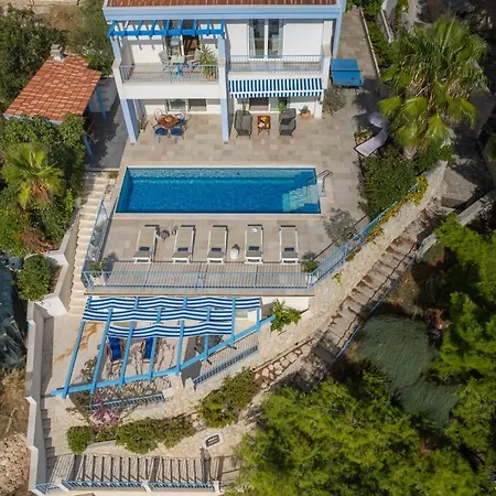 Villa Seafront Azzurro With Heated Pool
