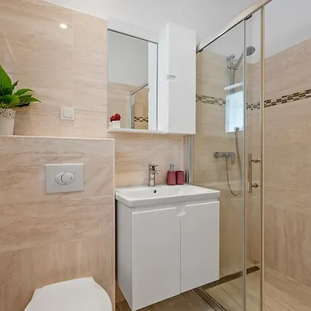 Seafront Azzurro With Heated Pool *
