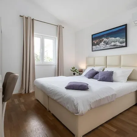Seafront Azzurro With Heated Pool *