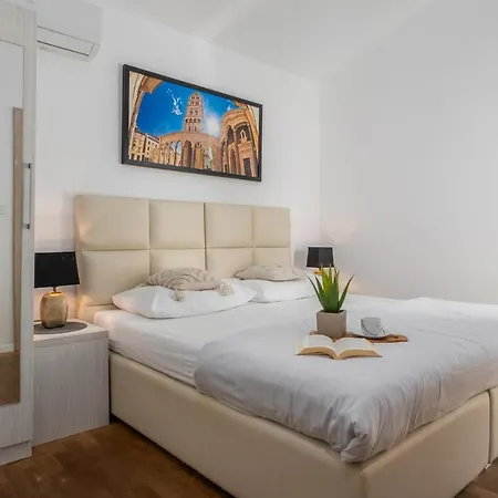 Villa Seafront Azzurro With Heated Pool