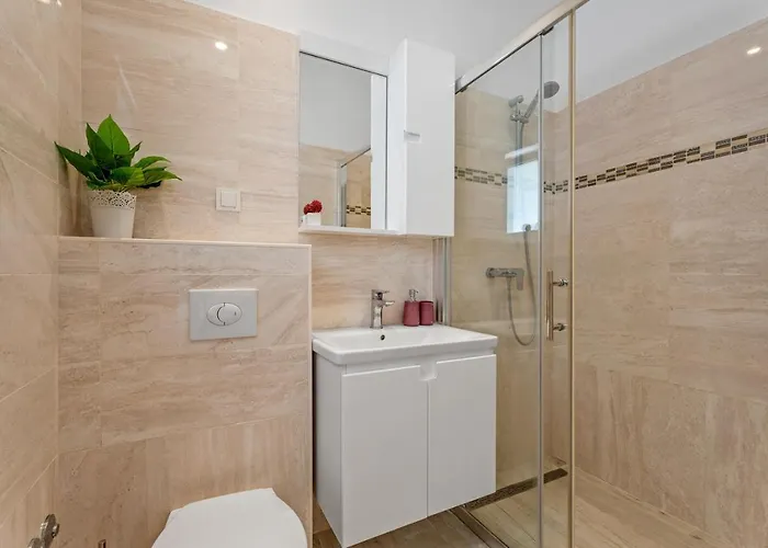 Seafront Azzurro With Heated Pool *